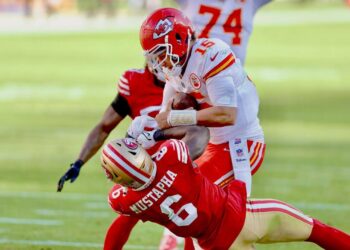 Chiefs dominate 49ers, 28-18