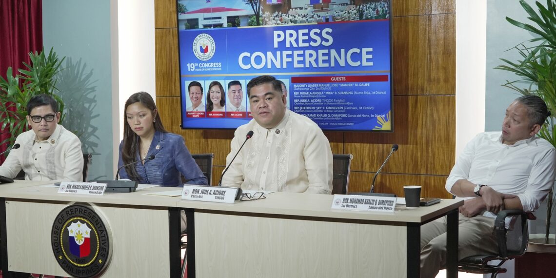 Families of drug war victims, officials, lawyers call for Duterte’s prosecution