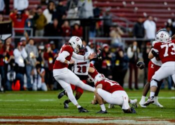 Stanford wins over Louisville on a walk-off field goal with 1 second left
