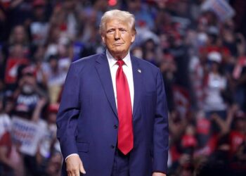 Trump says he will deport families with American children